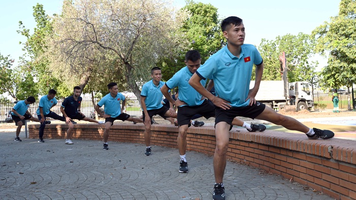 Đội tuyển futsal Việt Nam trong buổi tập đầu tiên tại Tây Ban Nha - Ảnh 5.