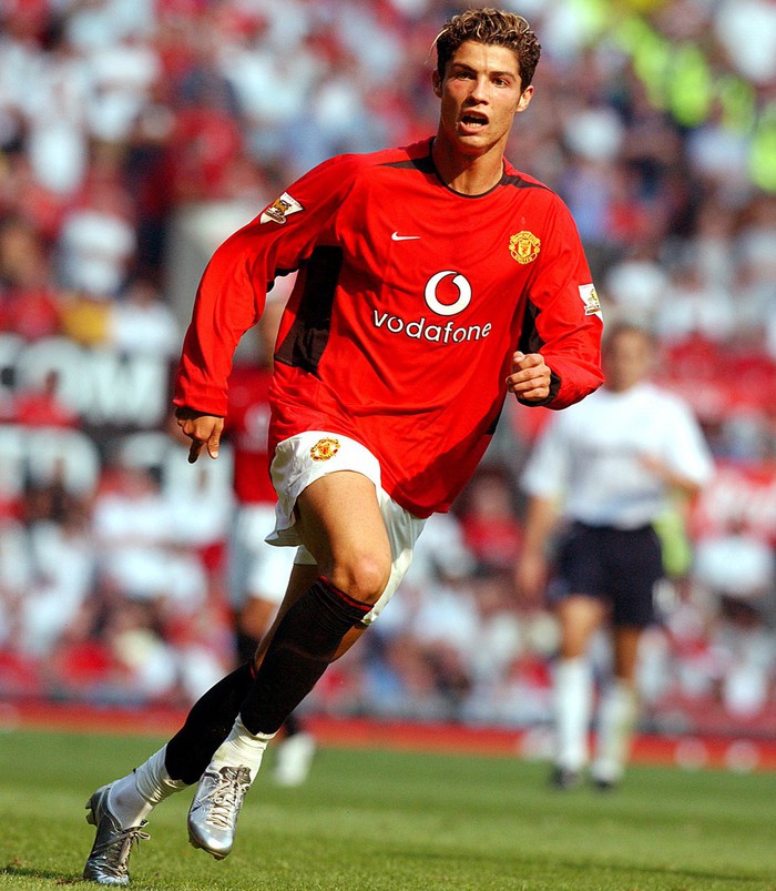 Bất ngờ với hình ảnh của Ronaldo thời mới gia nhập Man United vào năm 2003 - Ảnh 2.
