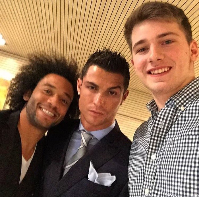 Cristiano Ronaldo và cuộc gặp lần  với &quot;fan nhí&quot; Luka Doncic - Ảnh 2.