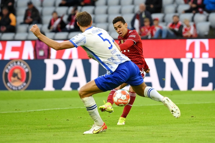 Lewandowski lập hattrick giúp Bayern Munich mở tiệc bàn thắng - Ảnh 7.