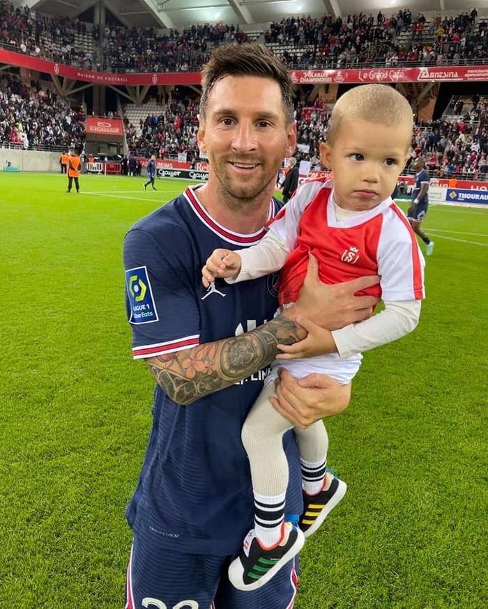 Messi bồng con của Rajkovic