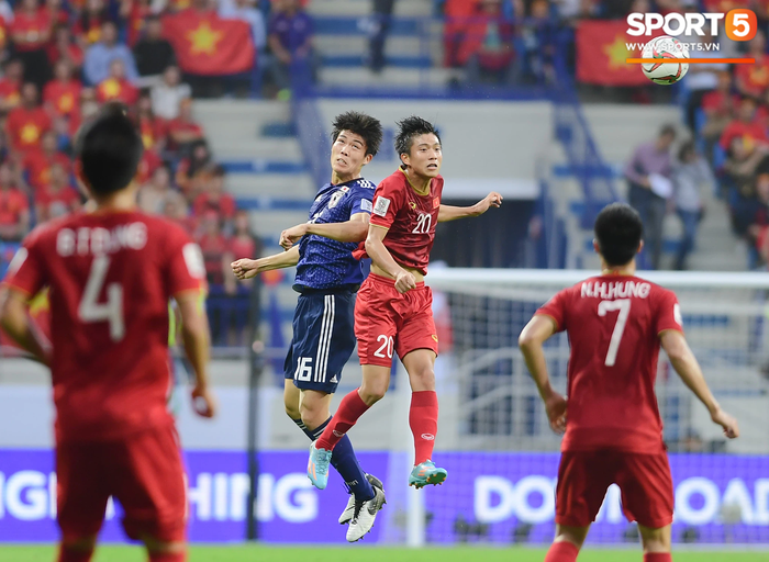 Trung vệ Nhật Bản từng đối đầu đội tuyển Việt Nam sắp cập bến Arsenal trước thềm vòng loại thứ 3 World Cup 2022 - Ảnh 2.