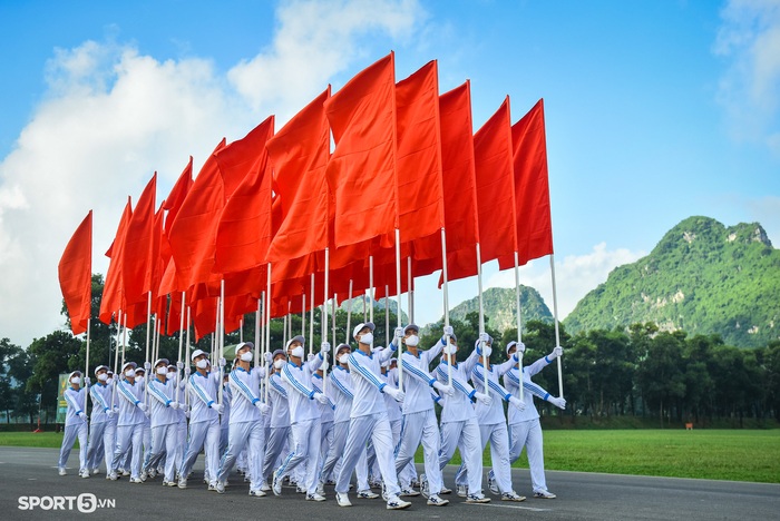 Khoảnh khắc ấn tượng trong Lễ khai mạc Army Games tại Việt Nam - Ảnh 1.