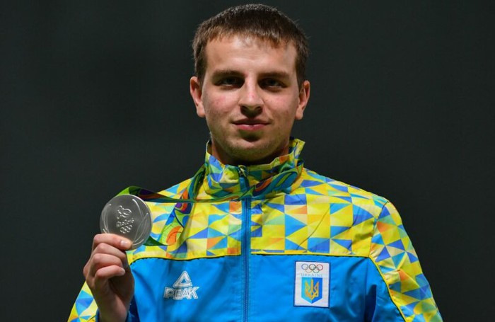 Xạ thủ Ukraine mất huy chương vàng Olympic vì bắn trúng tâm bia của đối thủ - Ảnh 3.