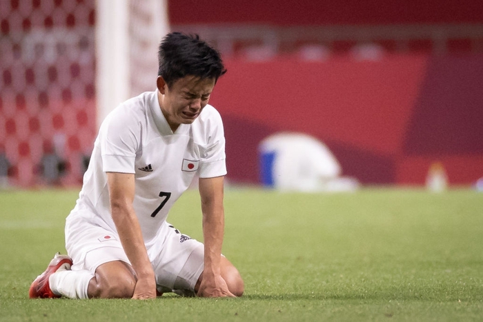 &quot;Messi Nhật Bản&quot; gục khóc như mưa sau thất bại ở trận tranh HCĐ Olympic 2020 - Ảnh 3.