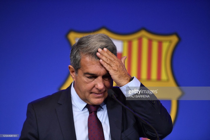 Chủ tịch Barca họp báo tiết lộ lý do Messi rời Barca - Ảnh 1.