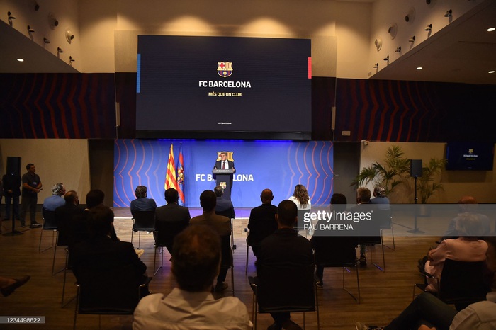Chủ tịch Barca họp báo tiết lộ lý do không ký hợp đồng với Messi: &quot;Đội bóng là trên hết!&quot; - Ảnh 3.