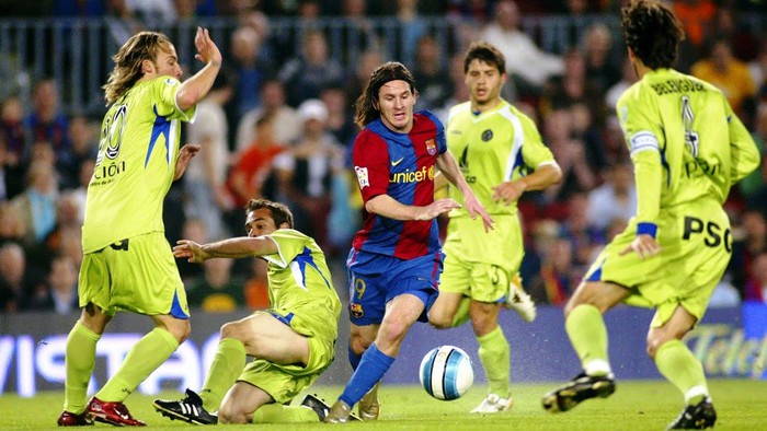 30 khoảnh khắc đáng nhớ nhất của Messi trong màu áo Barcelona - Ảnh 9.