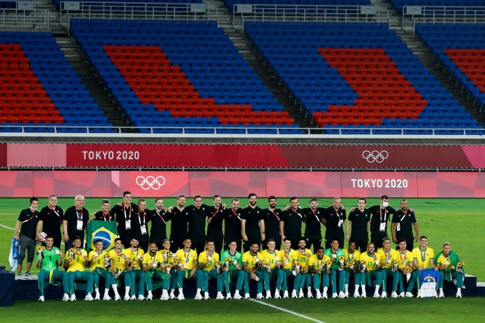 Chùm ảnh: Brazil ăn mừng huy chương vàng Olympic bóng đá nam 2020 - Ảnh 9.