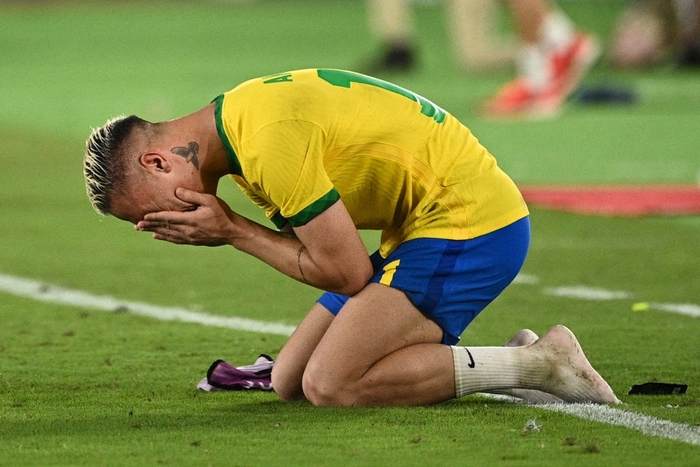 Lão tướng Alves gục khóc sau khi cùng Olympic Brazil giành Huy chương Vàng Olympic - Ảnh 7.