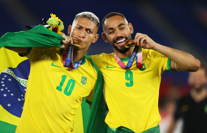 Chùm ảnh: Brazil ăn mừng huy chương vàng Olympic bóng đá nam 2020 - Ảnh 4.