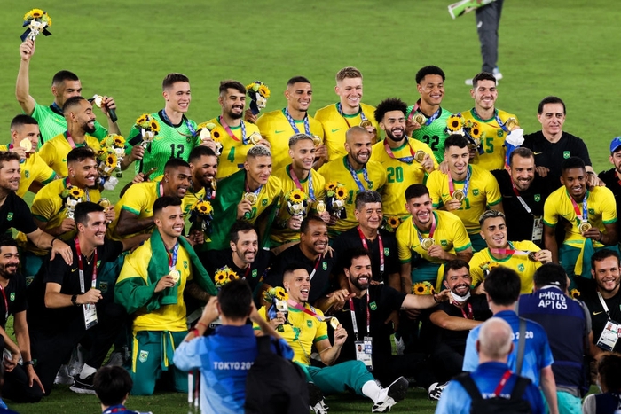 Chùm ảnh: Brazil ăn mừng huy chương vàng Olympic bóng đá nam 2020 - Ảnh 3.