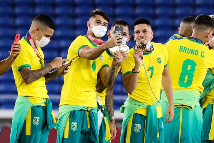 Chùm ảnh: Brazil ăn mừng huy chương vàng Olympic bóng đá nam 2020 - Ảnh 7.