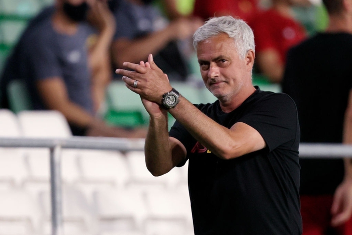 Mourinho và học trò nhận tới 6 thẻ đỏ trong trận thua thảm của AS Roma - Ảnh 5.