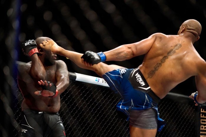 Cyril Gane hạ thuyết phục Derrick Lewis, trở thành nhà vua mới của hạng nặng UFC - Ảnh 6.