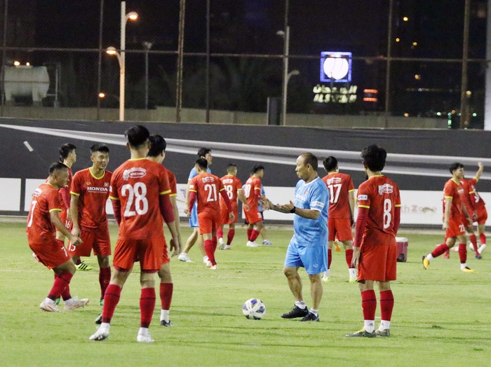 HLV Park Hang-seo bị các học trò quây trước ngày chốt danh sách đấu Saudi Arabia - Ảnh 3.