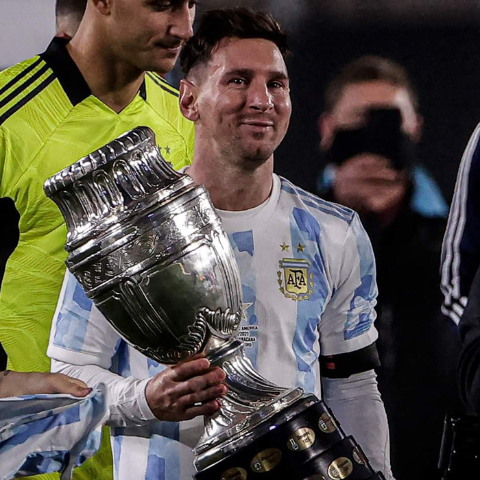 Messi nhòa lệ khi được ăn mừng vô địch Copa America với CĐV Argentina - Ảnh 3.
