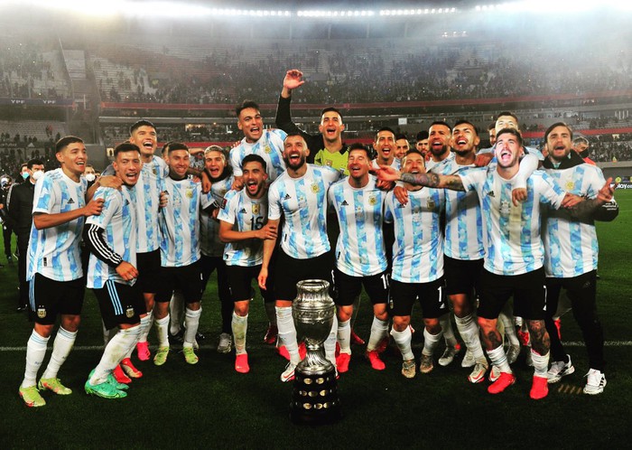 Messi nhòa lệ khi được ăn mừng vô địch Copa America với CĐV Argentina - Ảnh 7.