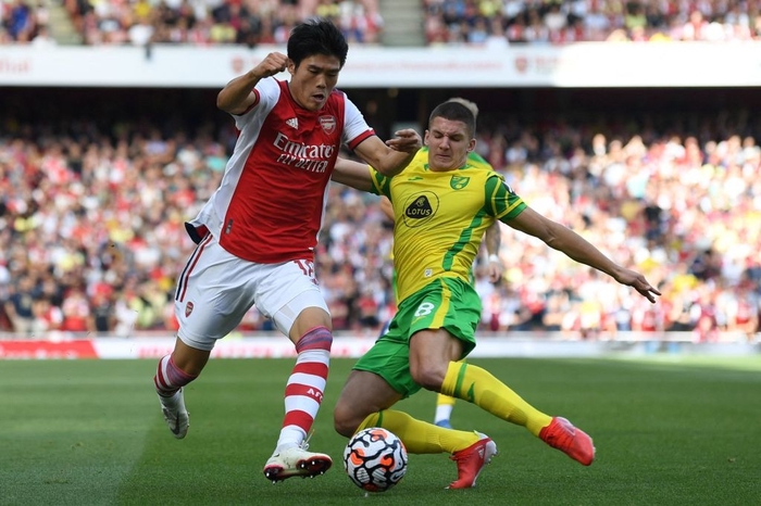 Tomiyasu có trận ra mắt khá tốt trong màu áo Arsenal