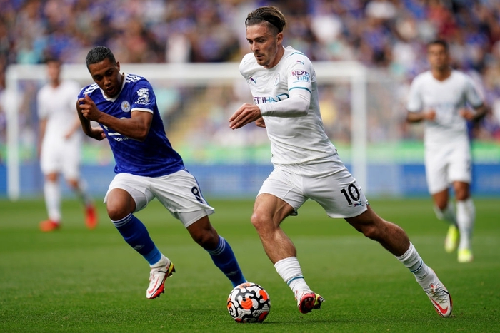 Đồng đội trên tuyển của Ronaldo tỏa sáng giúp Man City vượt ải Leicester  - Ảnh 2.
