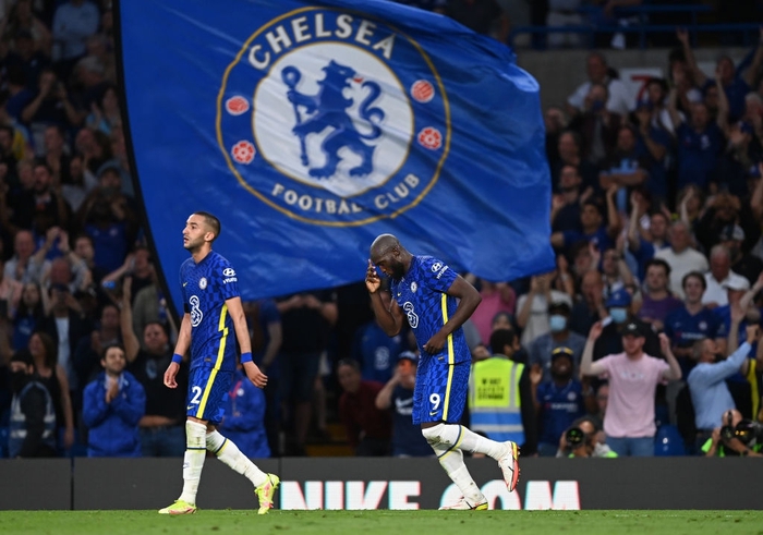 Cú đúp của Lukaku giúp Chelsea vượt lên dẫn đầu bảng