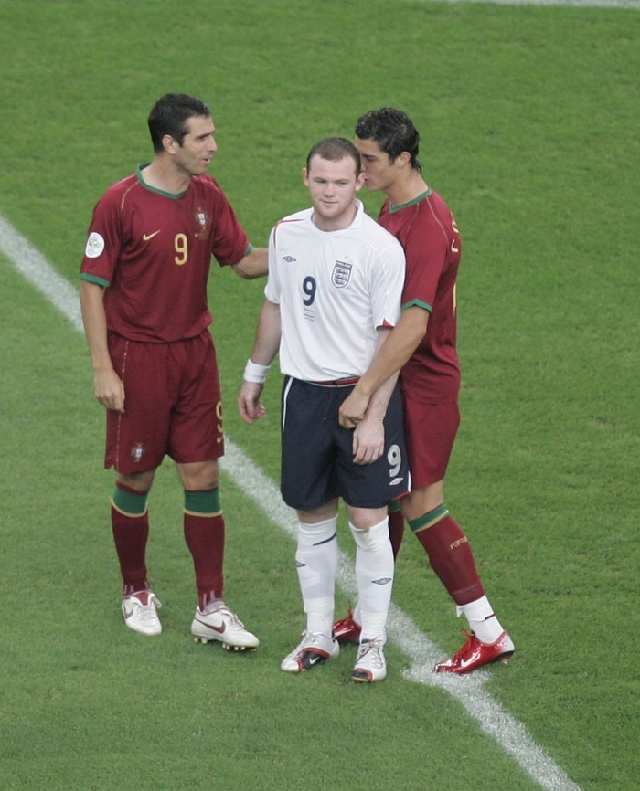 Ronaldo được coi là nguyên nhân khiến Rooney nhận thẻ đỏ tại World Cup 2006