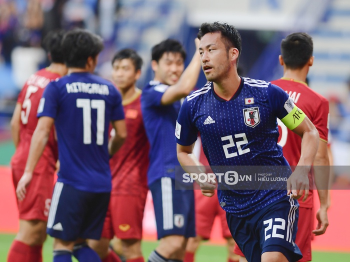 Điểm mặt 18 tuyển thủ Nhật Bản thi đấu ở châu Âu: Tâm điểm ngôi sao Ngoại hạng Anh - Ảnh 5.