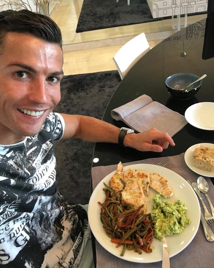 Dàn sao MU từ bỏ thói quen chiều chuộng bản thân bằng đồ ngọt vì sợ Ronaldo - Ảnh 1. Dàn sao MU từ bỏ thói quen chiều chuộng bản thân bằng đồ ngọt vì sợ Ronaldo - Ảnh 1.