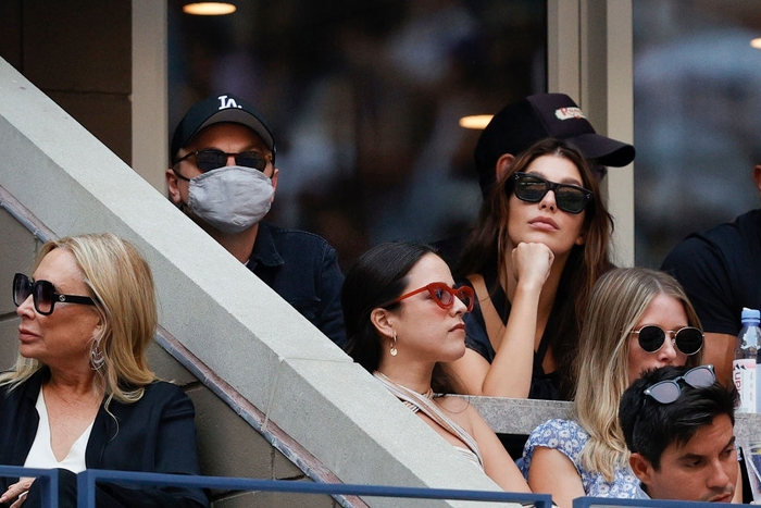 Hoa khôi Sharapova và dàn sao hạng A Hollywood chứng kiến Djokovic bật khóc, gục ngã &quot;trước ngưỡng cửa thiên đường&quot; - Ảnh 6.
