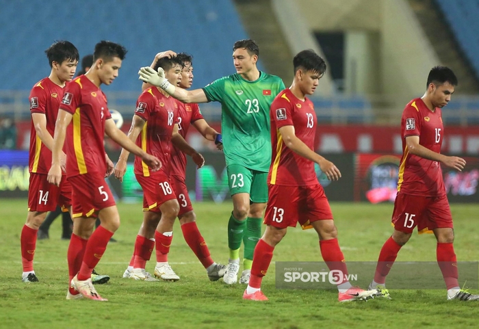 Đội tuyển Việt Nam rơi 3 bậc theo xếp hạng FIFA tháng 9, đối thủ ...
