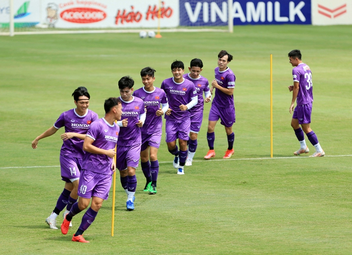 HLV Park Hang-seo bổ sung 2 cầu thủ U22 Việt Nam lên đội tuyển quốc gia - Ảnh 4.
