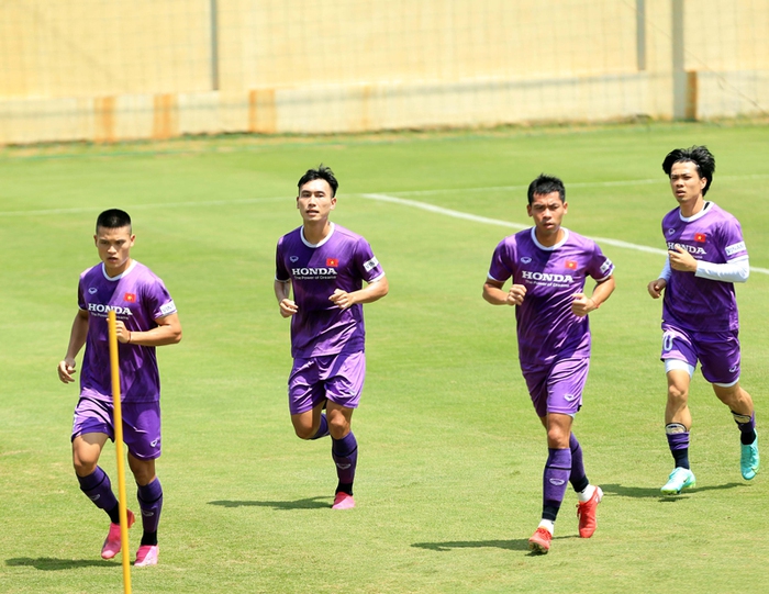 HLV Park Hang-seo bổ sung 2 cầu thủ U22 Việt Nam lên đội tuyển quốc gia - Ảnh 2.