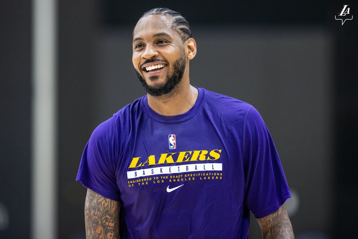 Mái tóc tết đặc trưng cùng dáng ném đậm chất Carmelo Anthony xuất hiện trong màu áo Lakers - Ảnh 3.