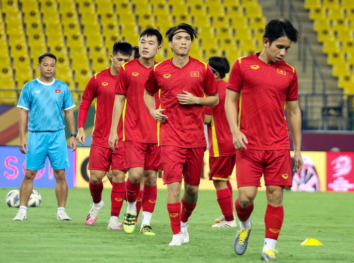 Tuyển Việt Nam làm quen sân Mrsool Park, sẵn sàng cho trận đấu đầu tiên trong lịch sử - Ảnh 3.