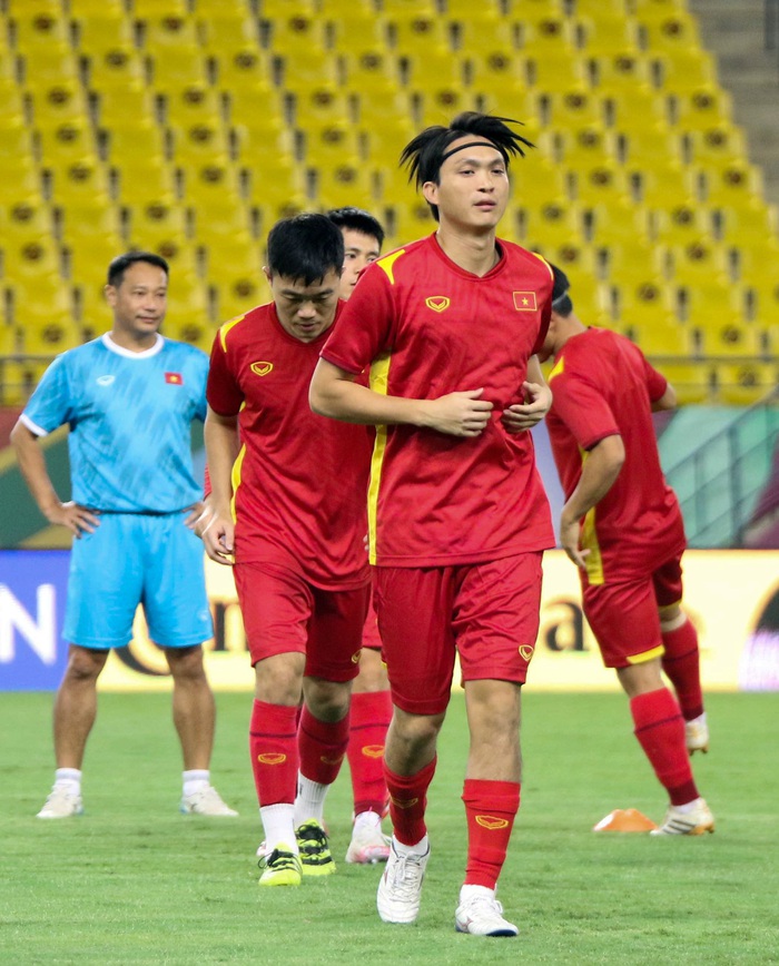 Tuyển Việt Nam làm quen sân Mrsool Park, sẵn sàng cho trận đấu đầu tiên trong lịch sử - Ảnh 6.
