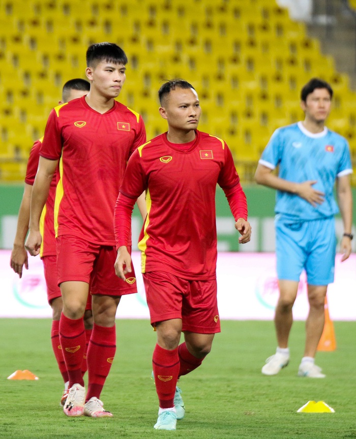 Tuyển Việt Nam làm quen sân Mrsool Park, sẵn sàng cho trận đấu đầu tiên trong lịch sử - Ảnh 1.