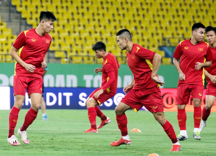 Tuyển Việt Nam làm quen sân Mrsool Park, sẵn sàng cho trận đấu đầu tiên trong lịch sử - Ảnh 5.