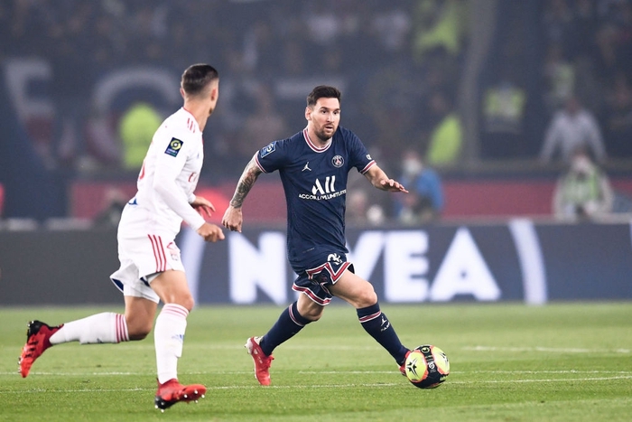 Messi gặp chấn thương đầu gối, bỏ ngỏ khả năng ra sân trận gặp Metz - Ảnh 2.