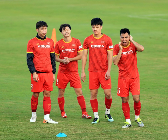 Thêm một cầu thủ U22 được HLV Park Hang-seo bổ sung lên đội tuyển Việt Nam - Ảnh 8.