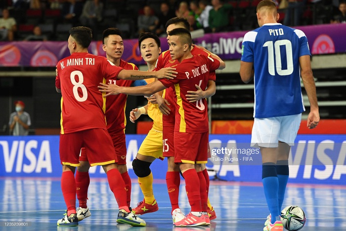 Những khoảnh khắc ấn tượng của tuyển Futsal Việt Nam tại Wolrd Cup 2021 - Ảnh 2.