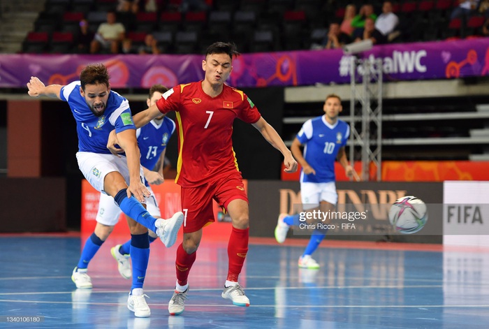 Những khoảnh khắc ấn tượng của tuyển Futsal Việt Nam tại Wolrd Cup 2021 - Ảnh 1.