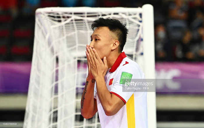 Những khoảnh khắc ấn tượng của tuyển Futsal Việt Nam tại Wolrd Cup 2021 - Ảnh 4.