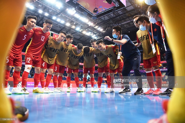 Những khoảnh khắc ấn tượng của tuyển Futsal Việt Nam tại Wolrd Cup 2021 - Ảnh 9.
