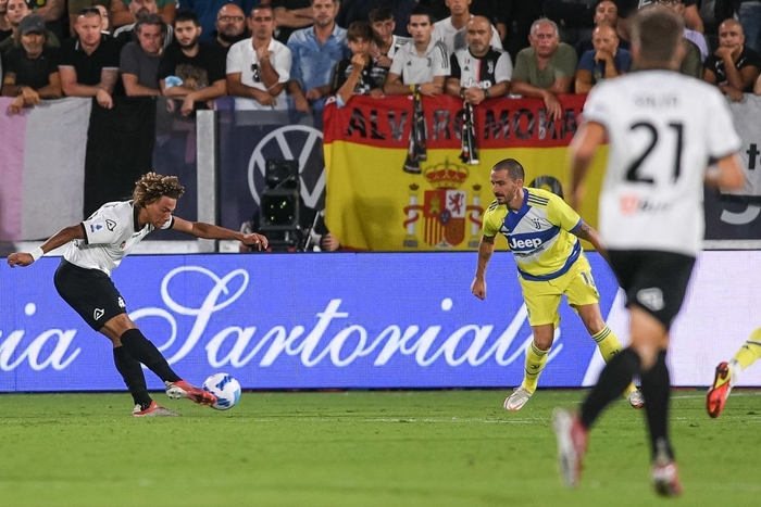 Juventus &quot;toát mồ hôi&quot; với trận thắng đầu tiên tại Serie A - Ảnh 7.