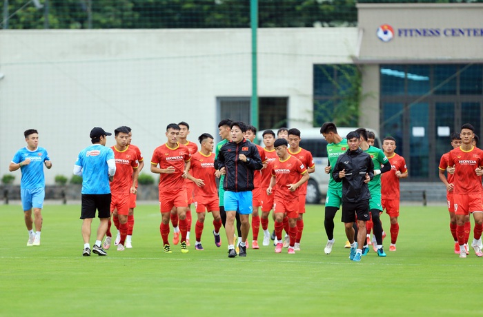 Cầu thủ U22 Việt Nam nỗ lực cạnh tranh suất tham dự vòng loại U23 châu Á 2022 - Ảnh 10.