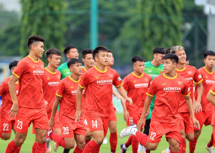 Cầu thủ U22 Việt Nam nỗ lực cạnh tranh suất tham dự vòng loại U23 châu Á 2022 - Ảnh 3.