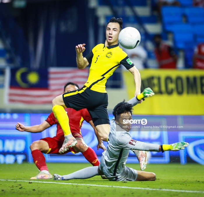 Khó gọi sao thi đấu tại châu Âu về, tuyển Malaysia tạo điều kiện cho cầu thủ trẻ - Ảnh 1.