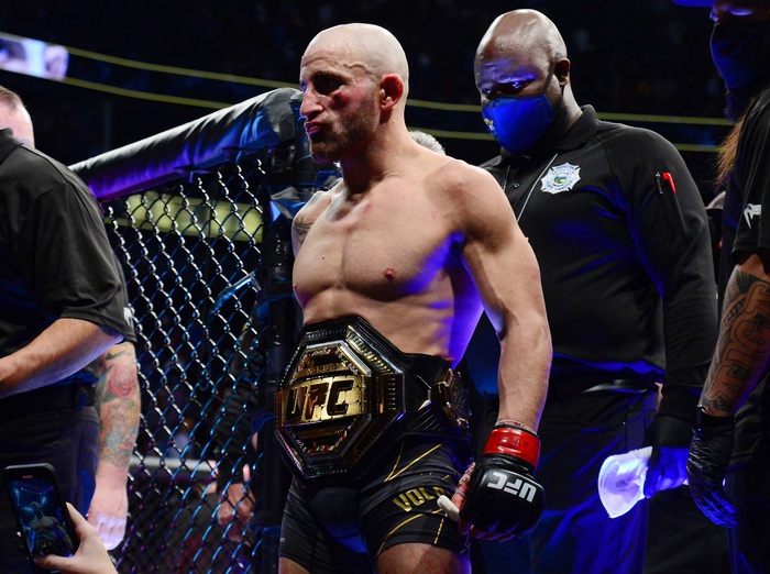 UFC 266: Alexander Volkanovski giữ đai sau trận đại chiến cùng Brian Ortega, đả nữ Valentina Shevchenko có màn trình diễn &quot;hủy diệt&quot; - Ảnh 4.