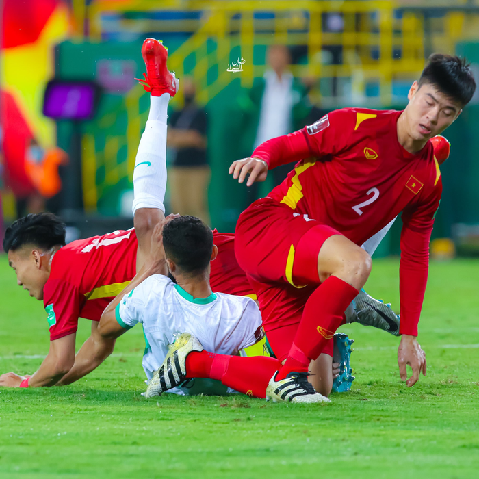 Quang Hải mở màn đầy cảm xúc, Duy Mạnh nhận thẻ đỏ đáng tiếc trong trận Việt Nam 1-2 Saudi Arabia  - Ảnh 5.
