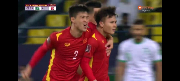 Quang Hải khiến Việt Nam &quot;rung chuyển&quot; giữa đêm với bàn thắng vào lưới Saudi Arabia chỉ sau 3 phút bóng lăn - Ảnh 1.